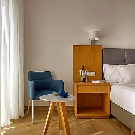 Cavo Orient & 4*